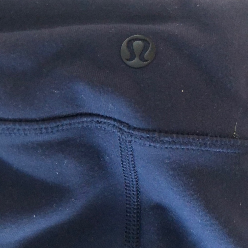 Lululemon 7/8 navy pant with gold zipper - sz 8 - Picture 3 of 5